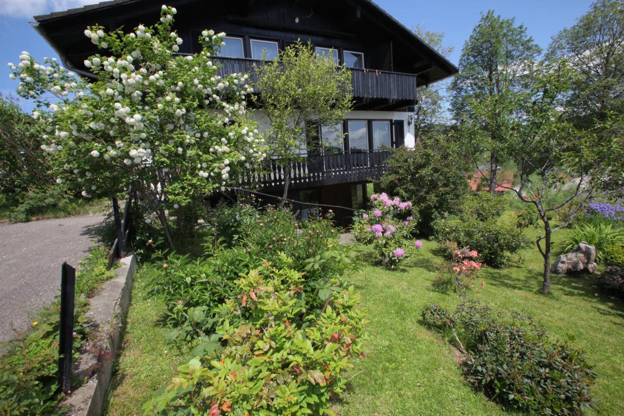 Haus Buron Apartment ทิทิเซ-นอยชตัดท์ ภายนอก รูปภาพ